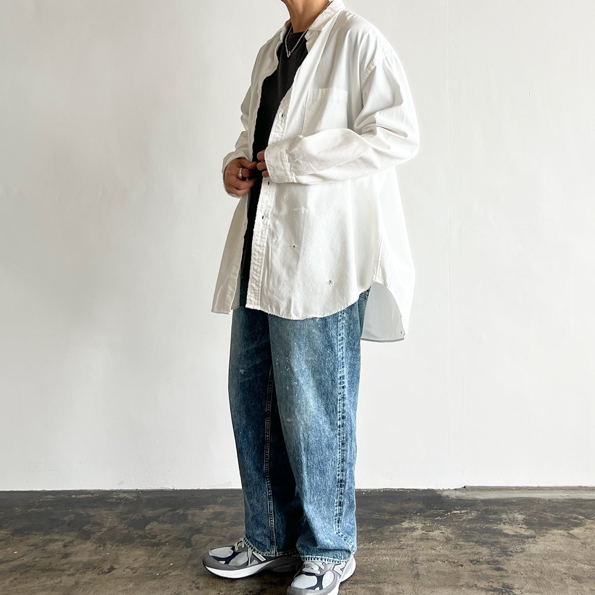 OVER-SIZED OXFORD SHIRT (WHITE) D32504 - 511